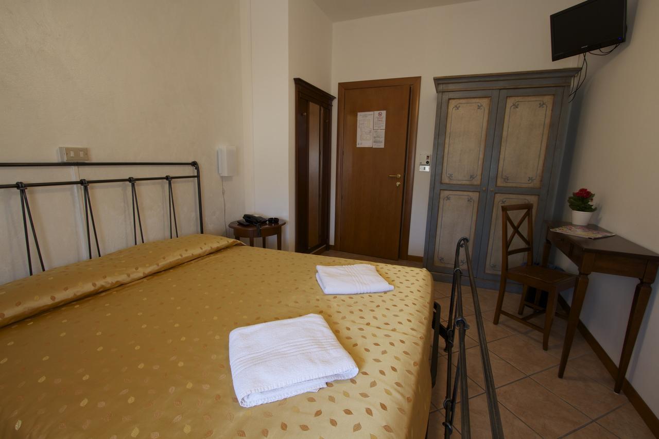كاستلْنْيوفو ديل غارد Albergo Tavernetta المظهر الخارجي الصورة