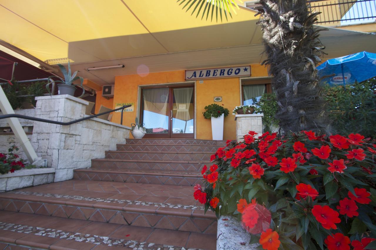 كاستلْنْيوفو ديل غارد Albergo Tavernetta المظهر الخارجي الصورة